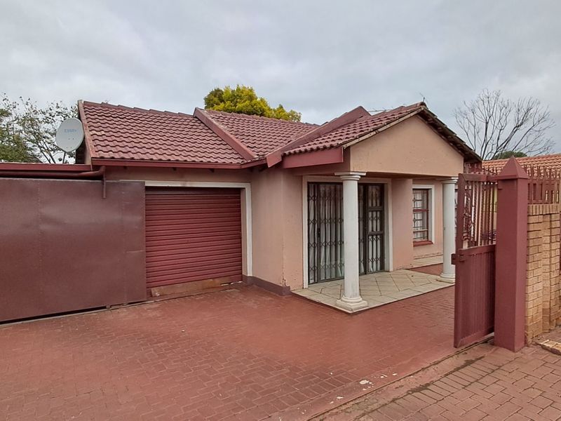 House For Sale in Philip Nel Park - Photo 2