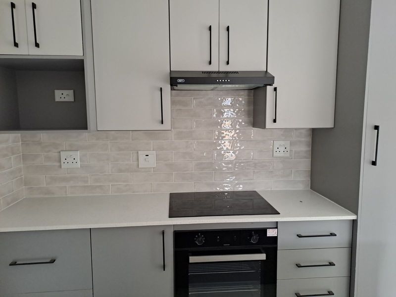 House For Sale in Rayton Central - Photo 2