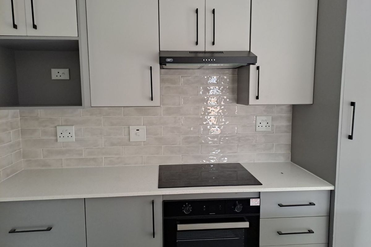 House For Sale in Rayton Central - Photo 2