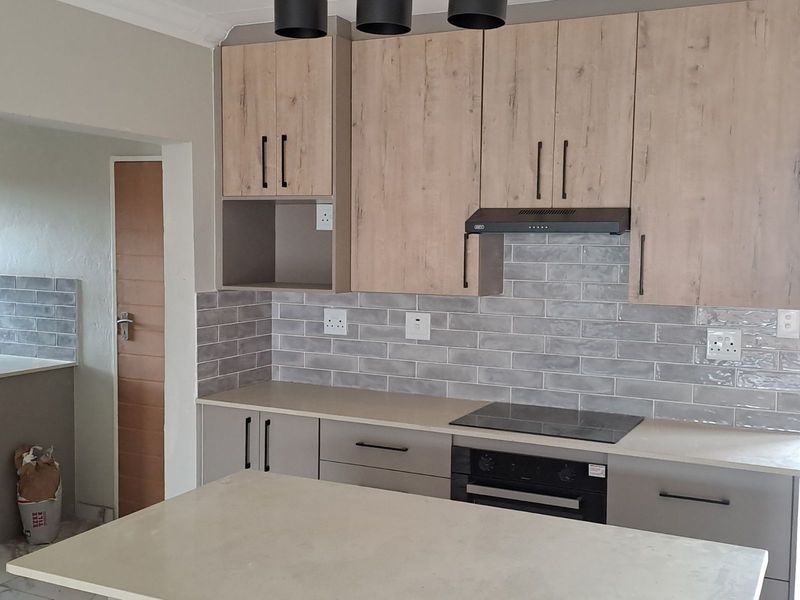 House For Sale in Rayton Central - Photo 3