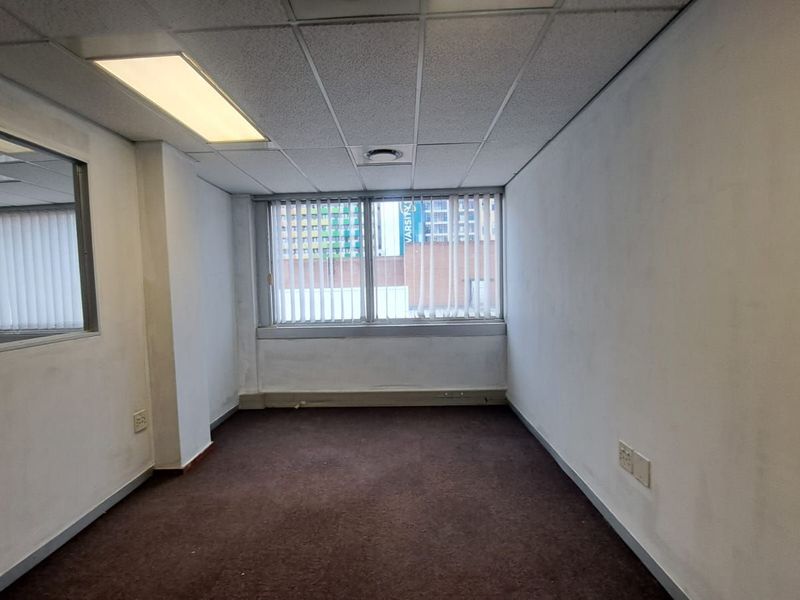 Commercial To Rent in Hatfield - Photo 10