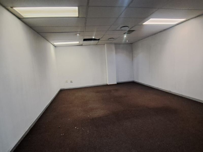 Commercial To Rent in Hatfield - Photo 9