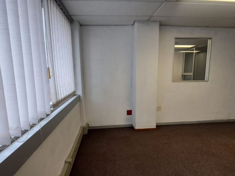 Commercial To Rent in Hatfield - Photo 7
