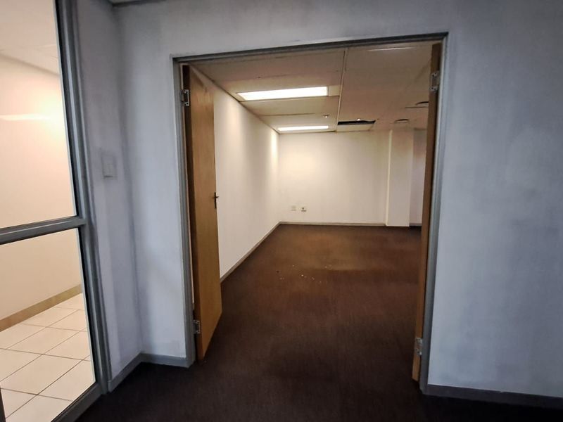 Commercial To Rent in Hatfield - Photo 6