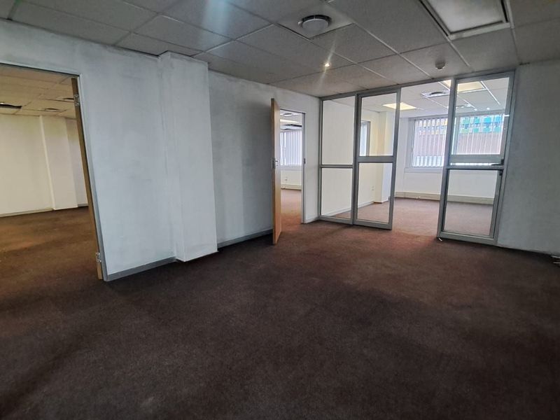 Commercial To Rent in Hatfield - Photo 4