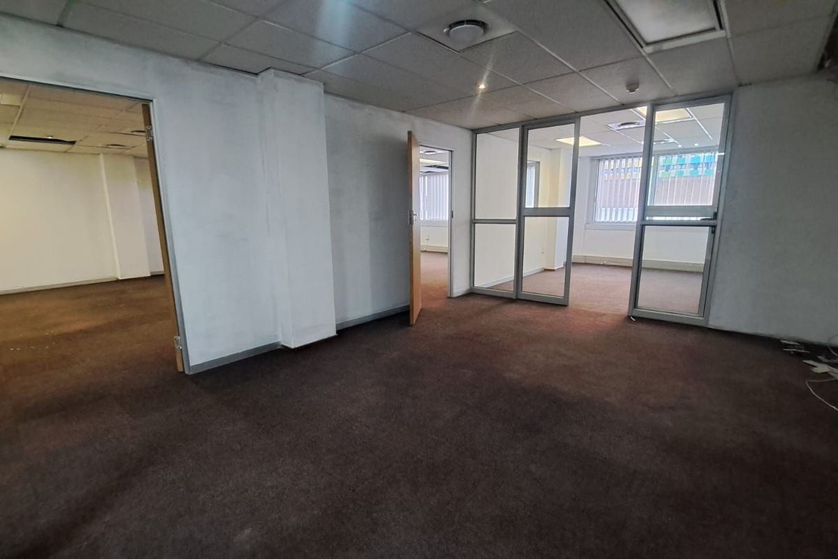 Commercial To Rent in Hatfield - Photo 4