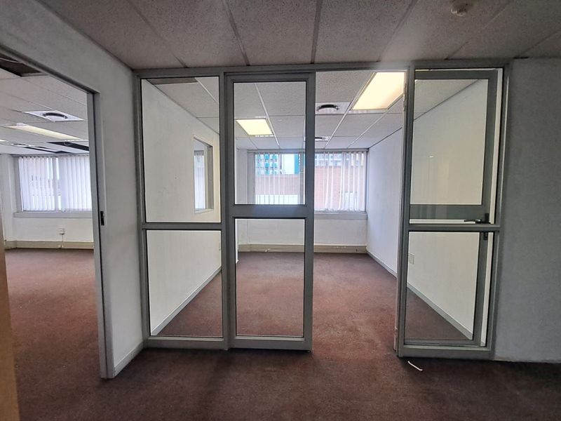 Commercial To Rent in Hatfield - Photo 5