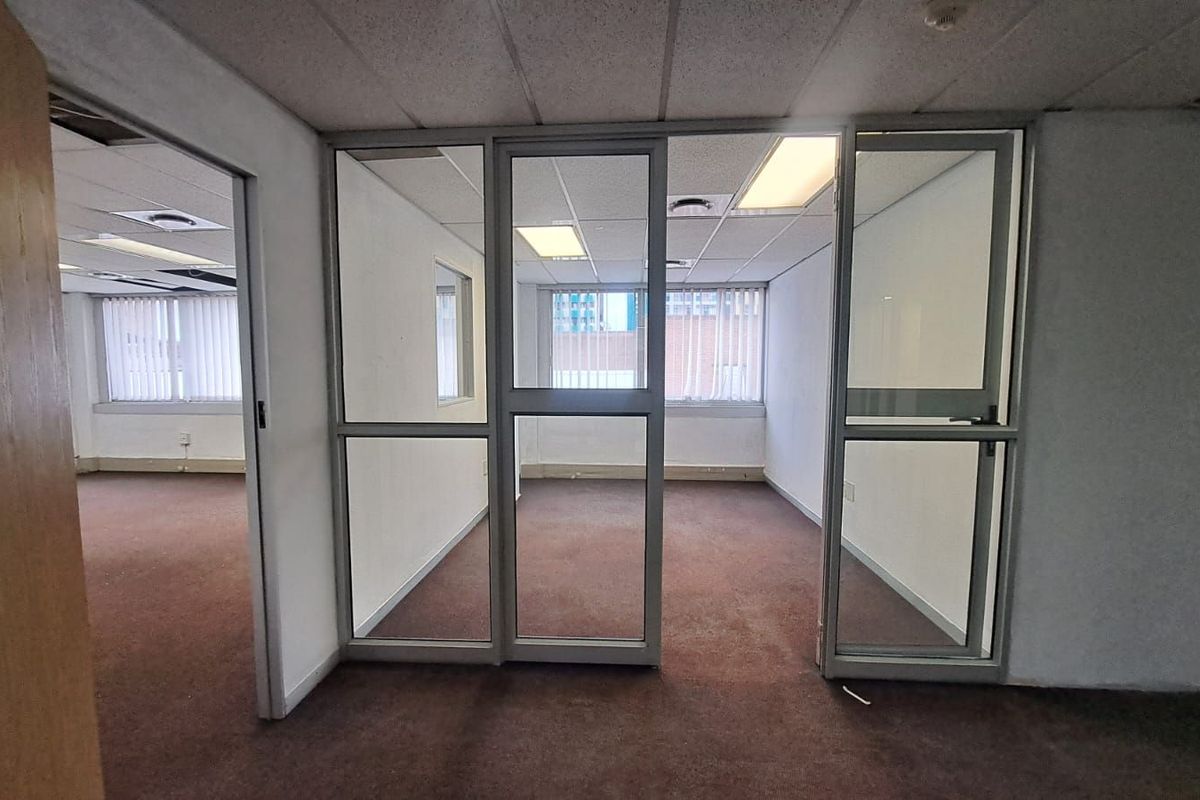 Commercial To Rent in Hatfield - Photo 5