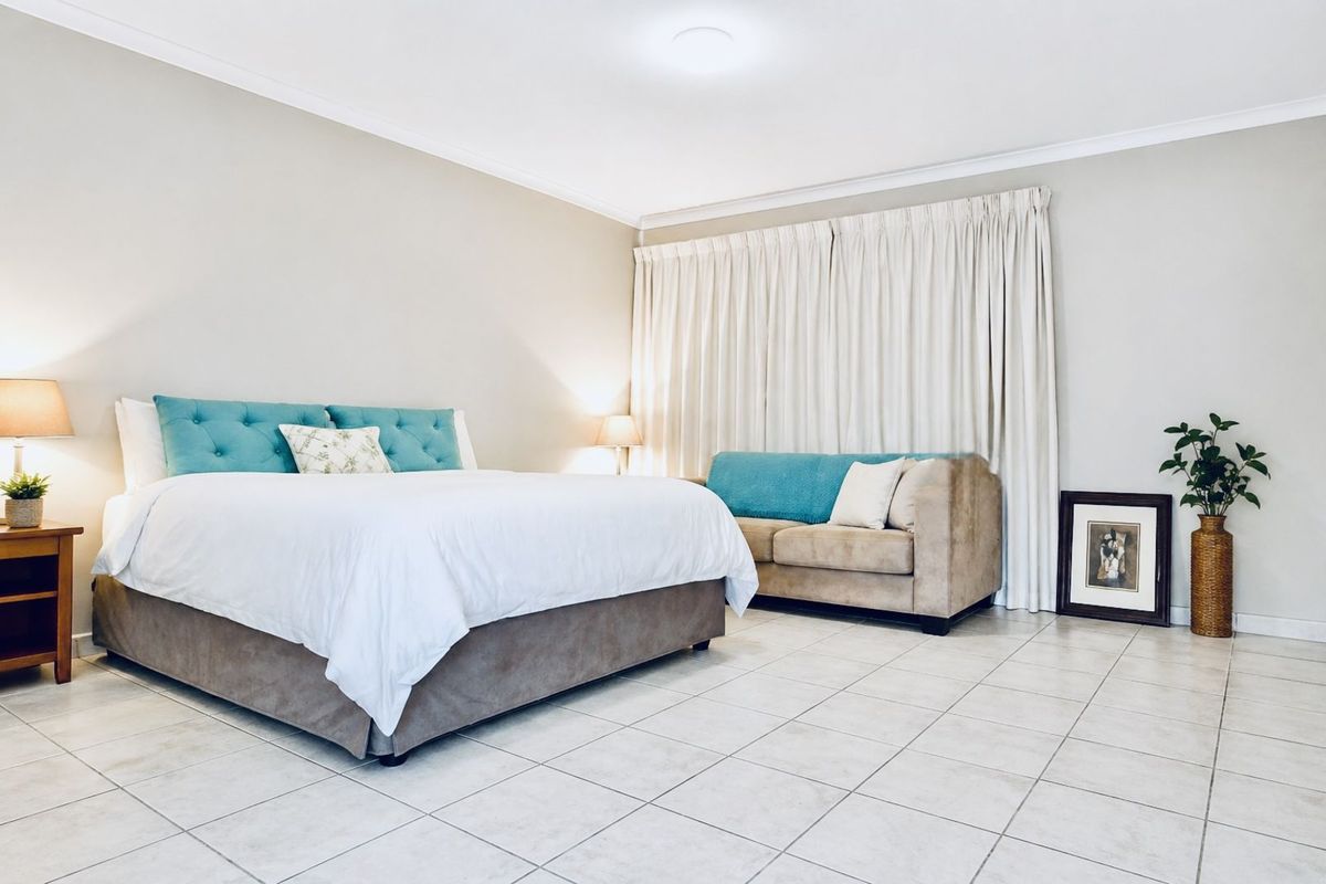 Townhouse For Sale in Sunnyside - Photo 2