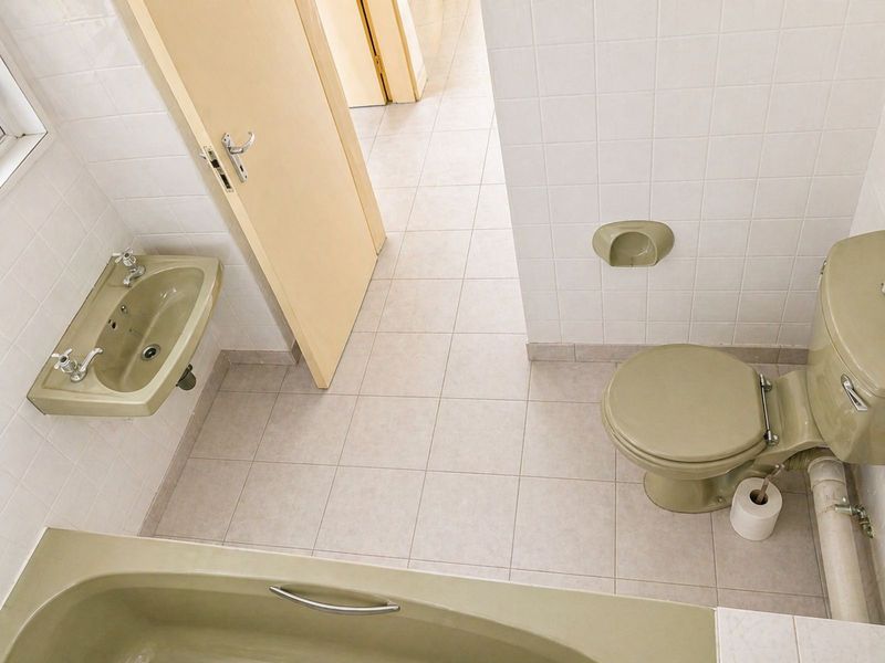 Townhouse For Sale in Sunnyside - Photo 4