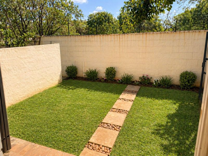 Townhouse For Sale in Sunnyside - Photo 9