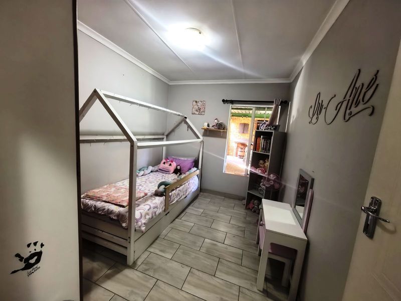 House For Sale in Clubview - Photo 9
