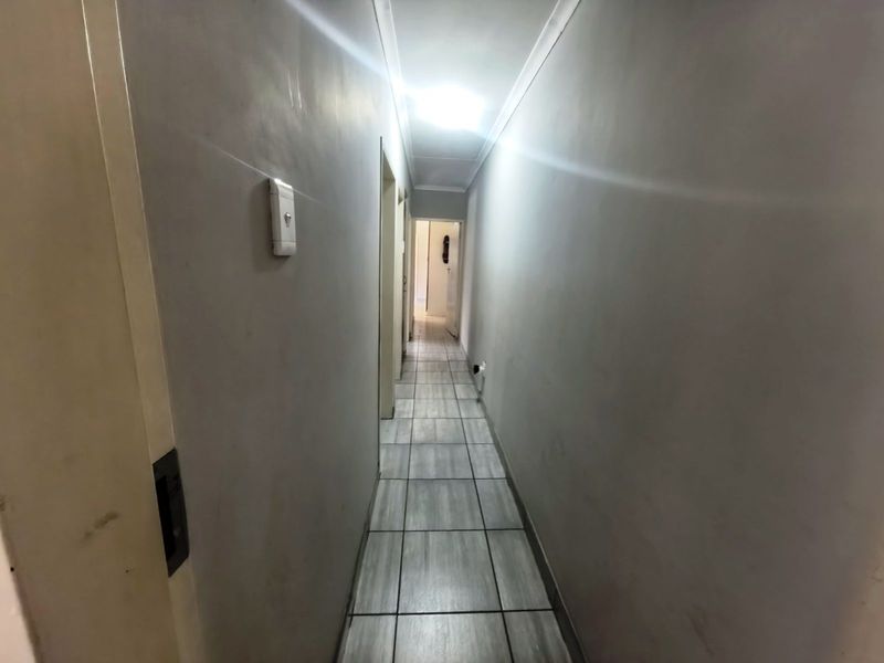 House For Sale in Clubview - Photo 8