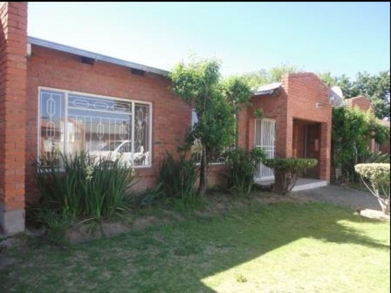 House For Sale in Ladybrand Central - Photo 2