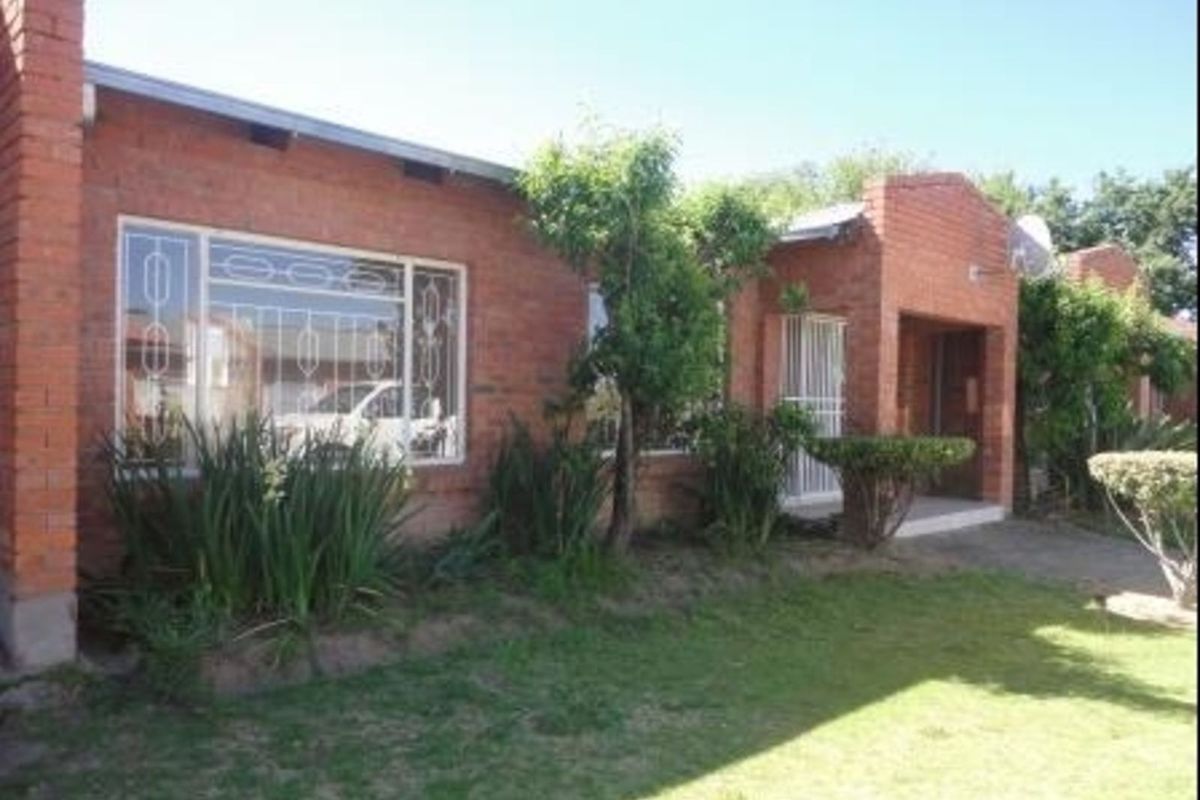 House For Sale in Ladybrand Central - Photo 2