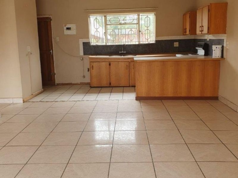 House For Sale in Ladybrand Central - Photo 3