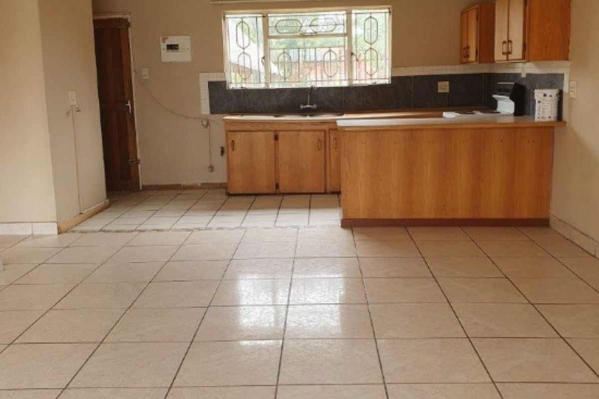 House For Sale in Ladybrand Central - Photo 3