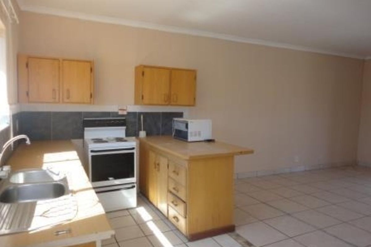 House For Sale in Ladybrand Central - Photo 4
