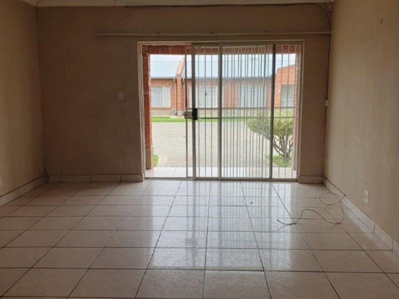 House For Sale in Ladybrand Central - Photo 5