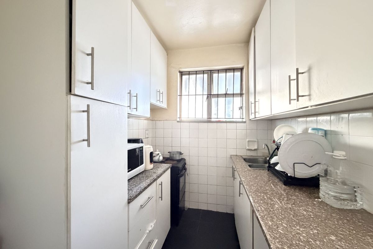 Apartment For Sale in North Beach - Photo 4