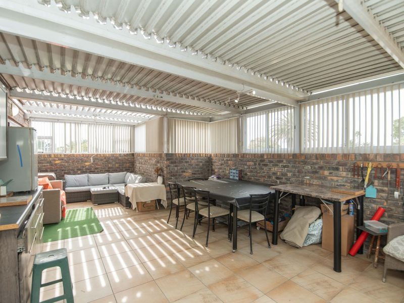 House For Sale in Miramar - Photo 4