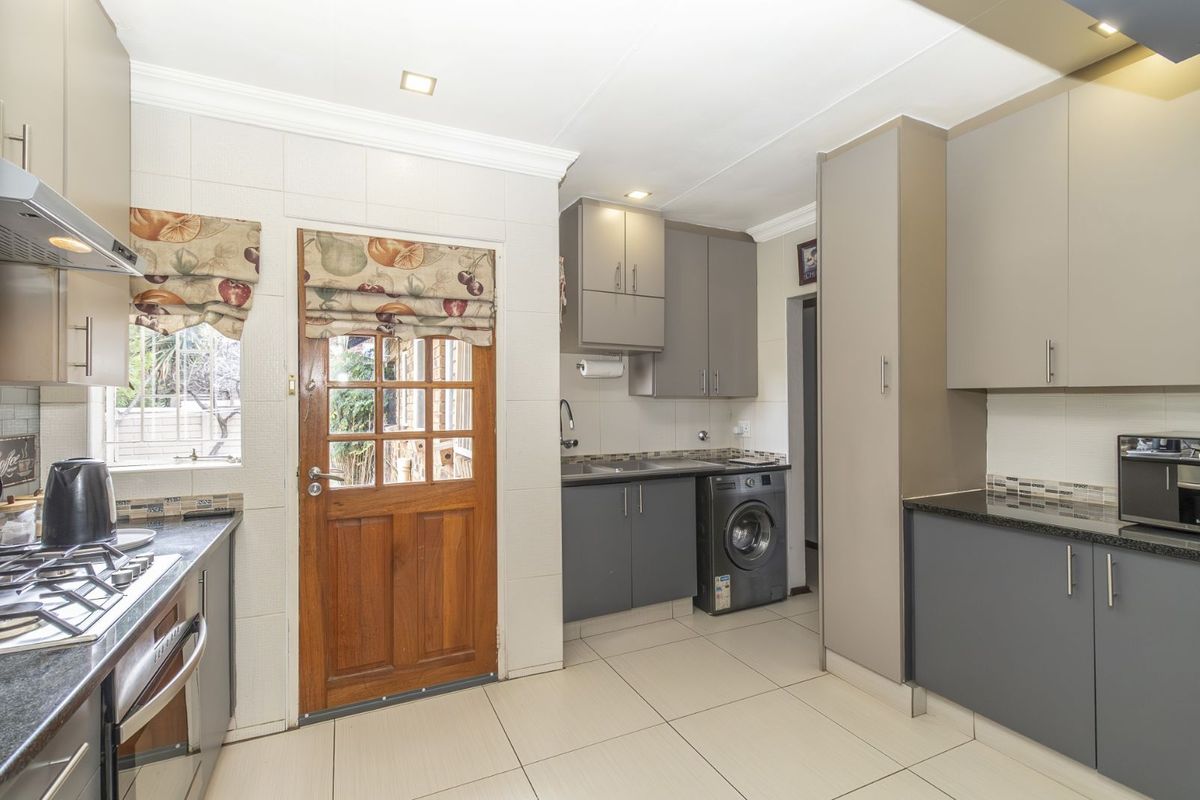 House For Sale in Wilgeheuwel - Photo 4