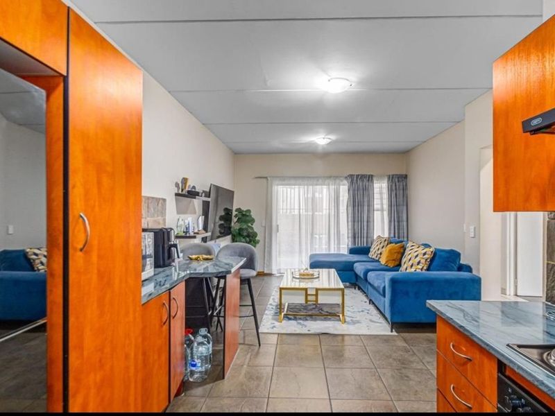 Apartment To Rent in Sundowner - Photo 2