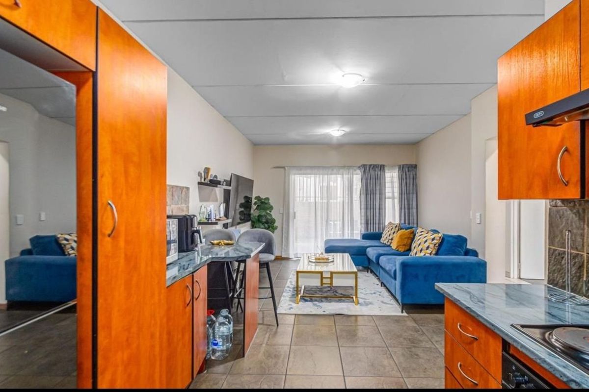 Apartment To Rent in Sundowner - Photo 2