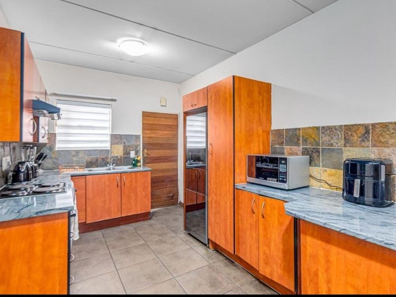Apartment To Rent in Sundowner - Photo 3