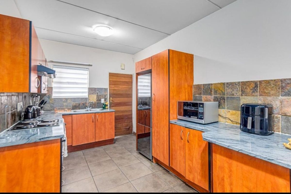 Apartment To Rent in Sundowner - Photo 3