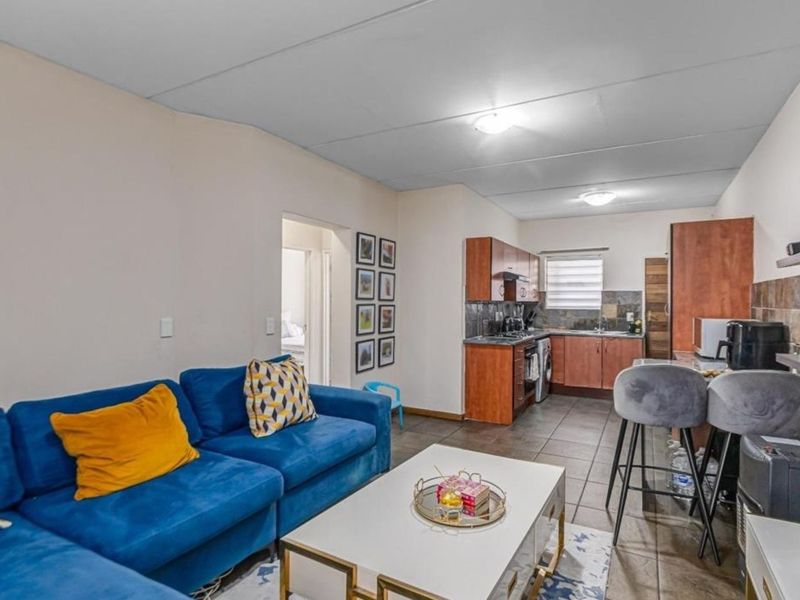 Apartment To Rent in Sundowner - Photo 5