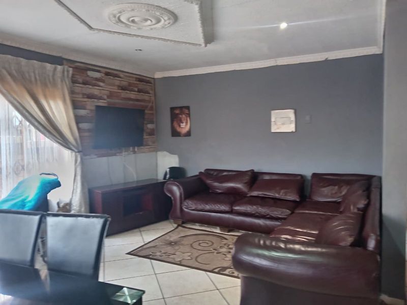 House For Sale in Soshanguve Ext - Photo 10