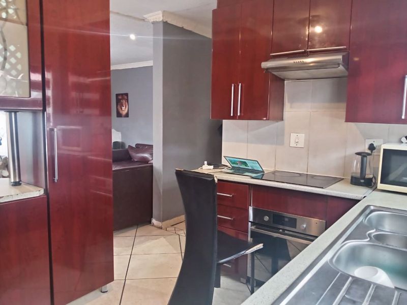 House For Sale in Soshanguve Ext - Photo 2