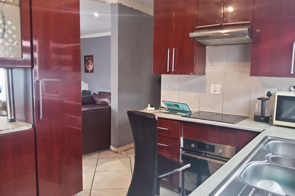 House For Sale in Soshanguve Ext - Photo 2