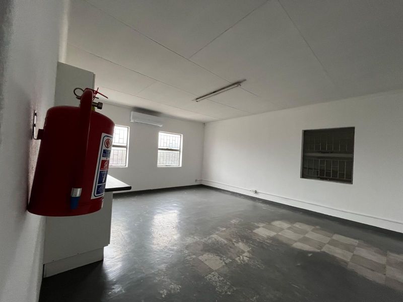 Industrial To Rent in Silvertondale - Photo 4