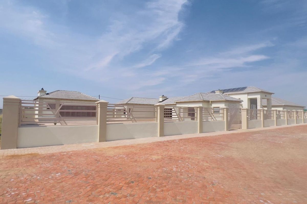 House For Sale in Hammanskraal Central - Photo 3
