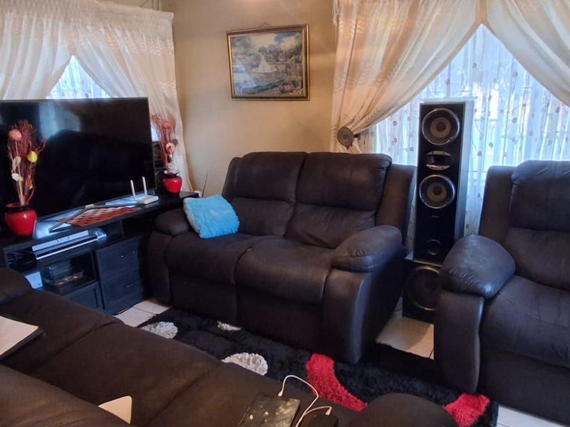House For Sale in Pretoria West - Photo 10