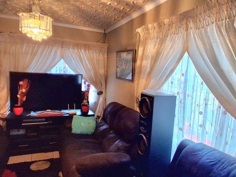 House For Sale in Pretoria West - Photo 9