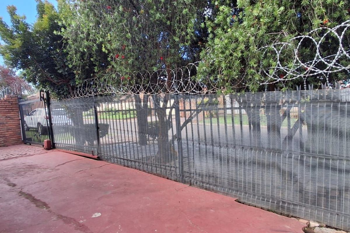House For Sale in Pretoria West - Photo 5