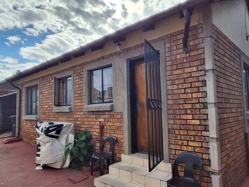 House For Sale in Pretoria West - Photo 4