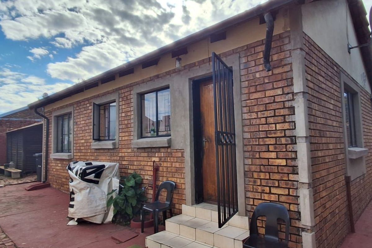 House For Sale in Pretoria West - Photo 4