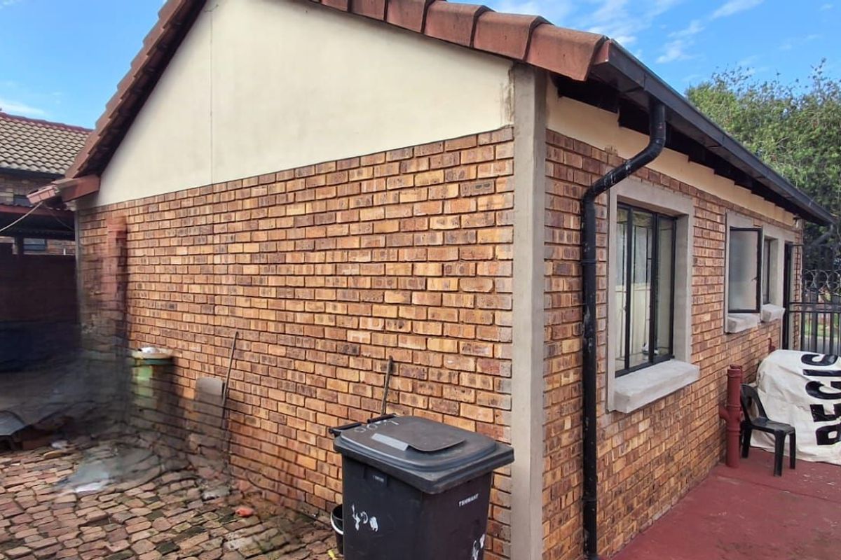 House For Sale in Pretoria West - Photo 3