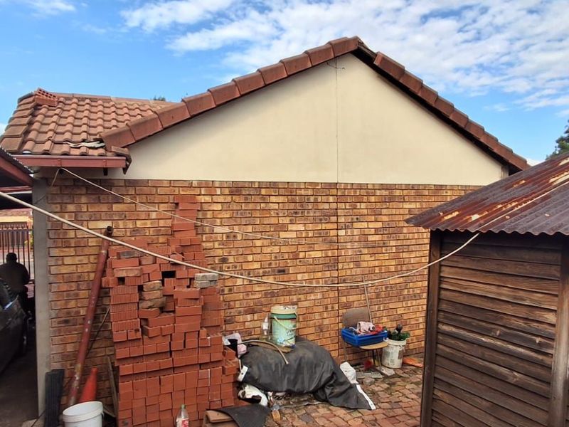 House For Sale in Pretoria West - Photo 2
