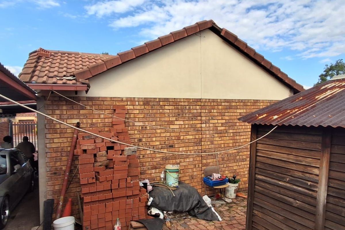 House For Sale in Pretoria West - Photo 2