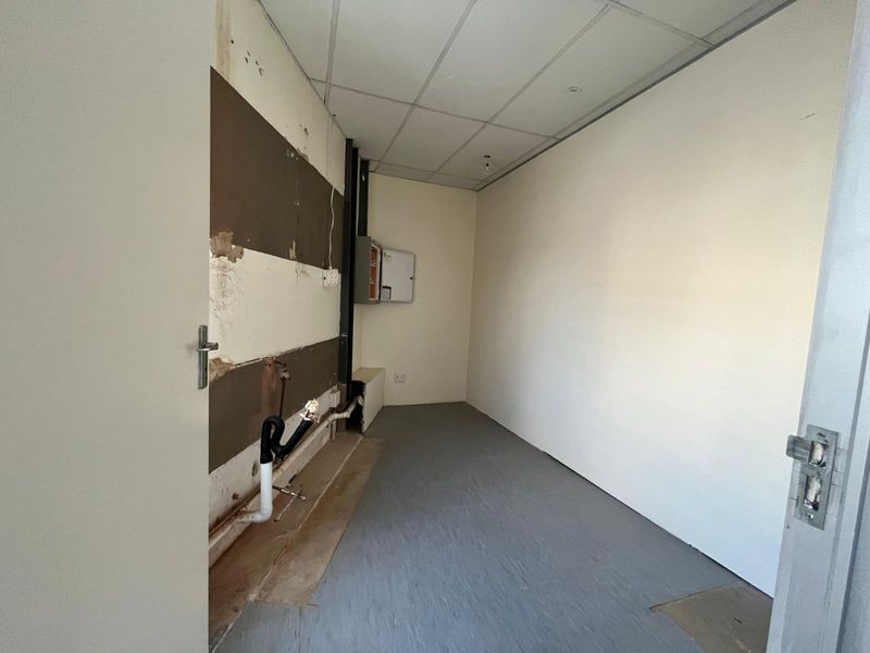 Retail To Rent in Brooklyn - Photo 4
