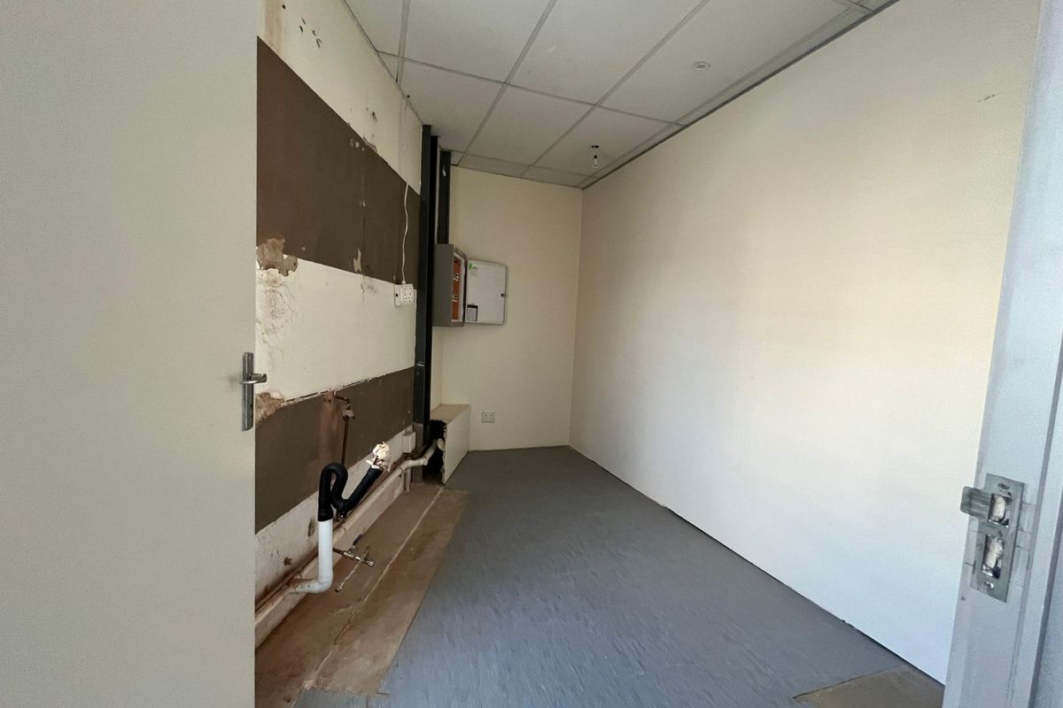 Retail To Rent in Brooklyn - Photo 4