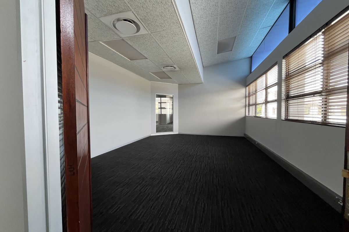 Office To Rent in Doornkloof - Photo 2
