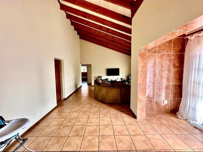 House To Rent in Reyno Ridge - Photo 10