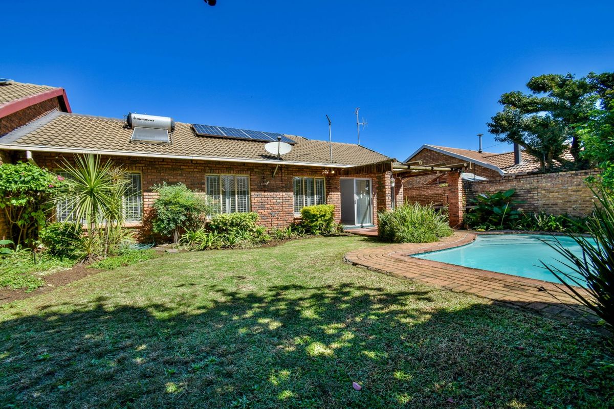 House For Sale in Faerie Glen - Photo 3