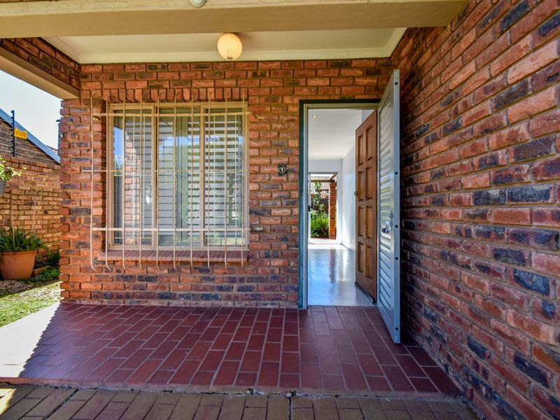 House For Sale in Faerie Glen - Photo 9